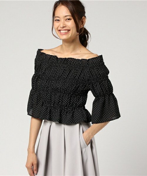 archives（アルシーヴ）の「シャーリングオフショルブラウス（シャツ/ブラウス・レディース・オフホワイト/ブラック・MEDIUM）」の12枚目の写真