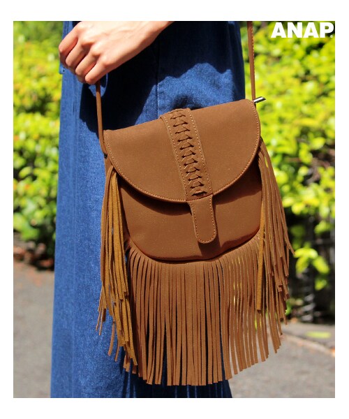 ANAP(アナップ)の「フェイクスエードフリンジミニBAG(バッグ・レディース・キャメル/ブラック・one size)」の3枚目の写真