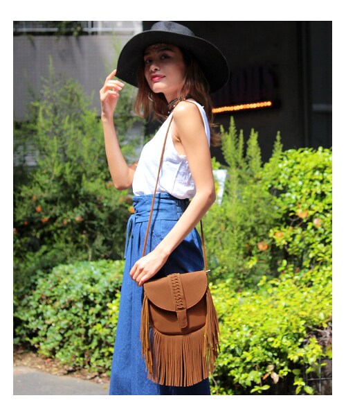 ANAP(アナップ)の「フェイクスエードフリンジミニBAG(バッグ・レディース・キャメル/ブラック・one size)」の4枚目の写真