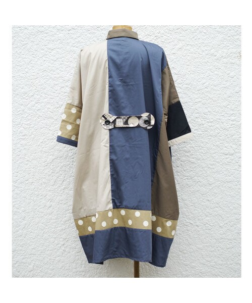 NIRAME.CO(ニラメッコ)の「飛行船しゃつ ~ベージュ×ドット~(シャツ/ブラウス・レディース・その他)」の2枚目の写真