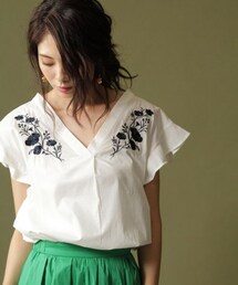 Andemiu | コットンシシュウＶネックブラウス(トップス)