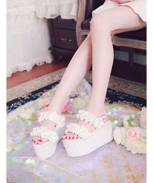 Bobon21(ボボンニジュウイチ)の「ガーリーフリルサンダル(サンダル・レディース・白/ピンク・S/M/L)」の1枚目の写真