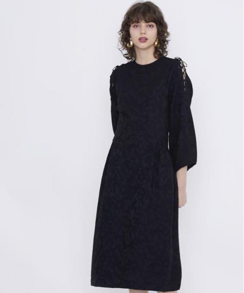 muller of yoshiokubo（ミュラーオブヨシオクボ）の「レースアップ