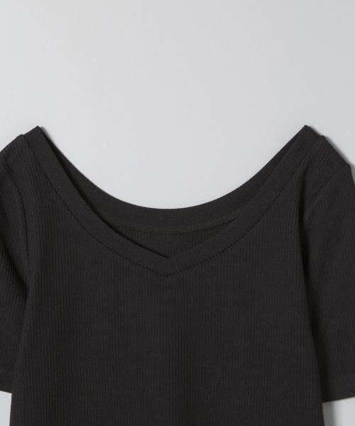 JEANASIS（ジーナシス）の「リブタイトVSS（トップス・オフホワイト()/ブラック()/グリーン()）」の6枚目の写真