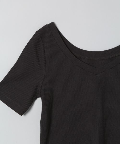 JEANASIS（ジーナシス）の「リブタイトVSS（トップス・オフホワイト()/ブラック()/グリーン()）」の7枚目の写真