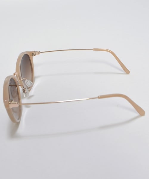 archives（アルシーヴ）の「ファッショングラスデミフレーム（サングラス・レディース・アイボリー/ブラック系その他・MEDIUM）」の7枚目の写真