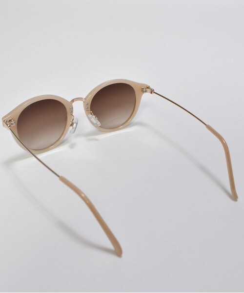 archives（アルシーヴ）の「ファッショングラスデミフレーム（サングラス・レディース・アイボリー/ブラック系その他・MEDIUM）」の6枚目の写真