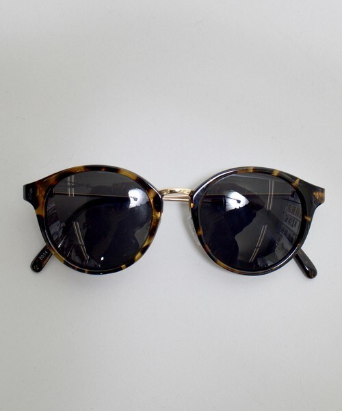 archives（アルシーヴ）の「ファッショングラスデミフレーム（サングラス・レディース・アイボリー/ブラック系その他・MEDIUM）」の4枚目の写真