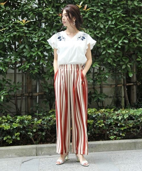 Andemiu（アンデミュウ）の「ギャザーフレアワイドパンツ（パンツ・ストライプ(ブラウン)/イエロー/カーキ）」の6枚目の写真