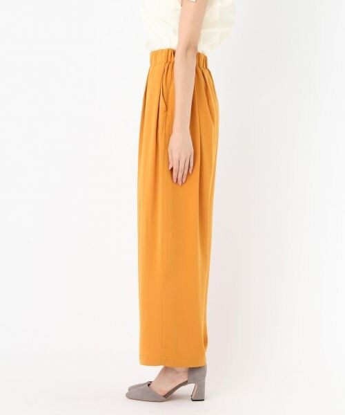 Andemiu（アンデミュウ）の「ギャザーフレアワイドパンツ（パンツ・ストライプ(ブラウン)/イエロー/カーキ）」の15枚目の写真