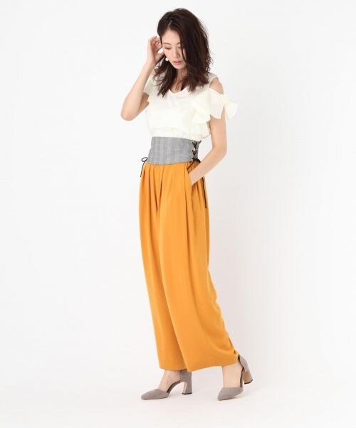 Andemiu（アンデミュウ）の「ギャザーフレアワイドパンツ（パンツ・ストライプ(ブラウン)/イエロー/カーキ）」の11枚目の写真