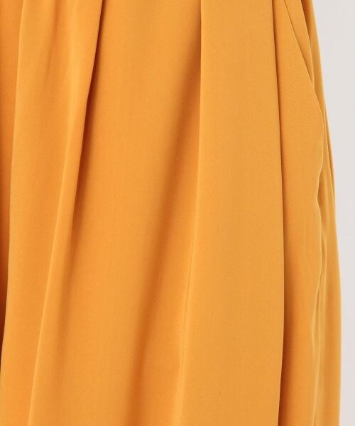 Andemiu（アンデミュウ）の「ギャザーフレアワイドパンツ（パンツ・ストライプ(ブラウン)/イエロー/カーキ）」の18枚目の写真