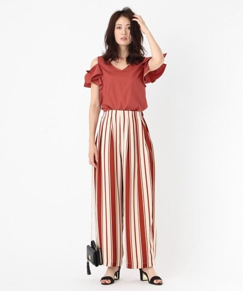 Andemiu（アンデミュウ）の「ギャザーフレアワイドパンツ（パンツ・ストライプ(ブラウン)/イエロー/カーキ）」の7枚目の写真