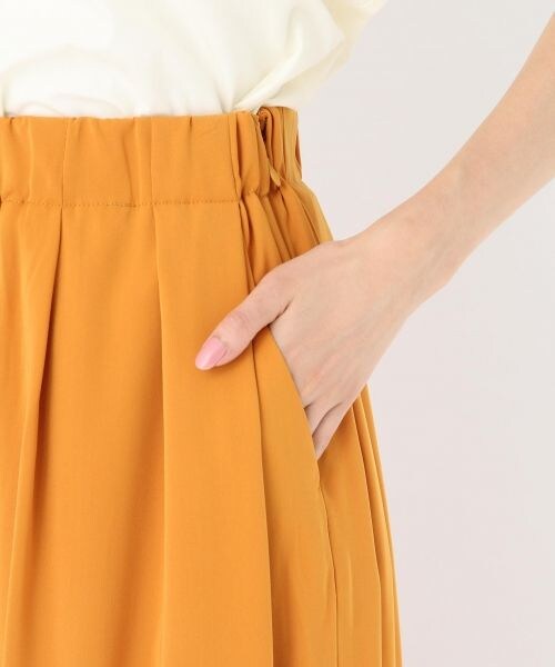 Andemiu（アンデミュウ）の「ギャザーフレアワイドパンツ（パンツ・ストライプ(ブラウン)/イエロー/カーキ）」の17枚目の写真