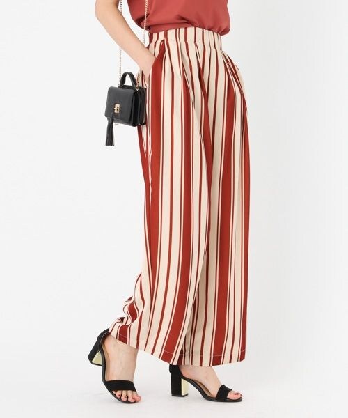 Andemiu（アンデミュウ）の「ギャザーフレアワイドパンツ（パンツ・ストライプ(ブラウン)/イエロー/カーキ）」の8枚目の写真