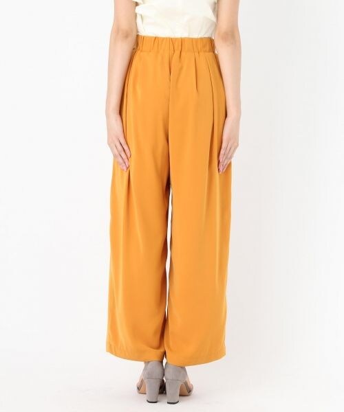 Andemiu（アンデミュウ）の「ギャザーフレアワイドパンツ（パンツ・ストライプ(ブラウン)/イエロー/カーキ）」の14枚目の写真