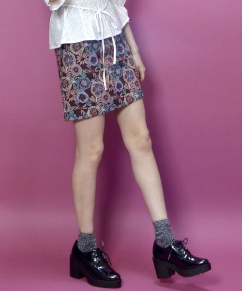 archives（アルシーヴ）の「ゴブラン台形ミニスカート（スカート・レディース・オフホワイト/ブラック/ベージュ・MEDIUM）」の2枚目の写真