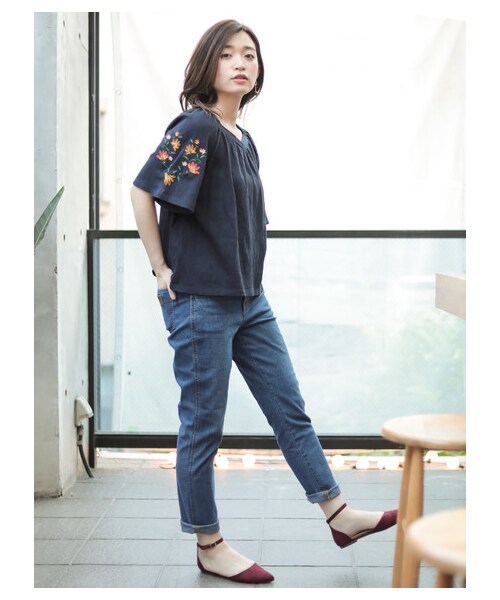 Green　Parks（グリーンパークス）の「【WEB先行予約】袖刺繍フレアカットプルオーバー（トップス・オフホワイト/杢グレー/ブラック/ボルドー/キャメル/ネイビー・F）」の2枚目の写真