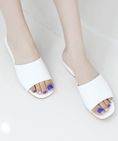 SOVOMALLの「プレーンチャンキーヒールミュール（サンダル・レディース・ブラック/ホワイト・225～250ｍｍ）」の2枚目の写真