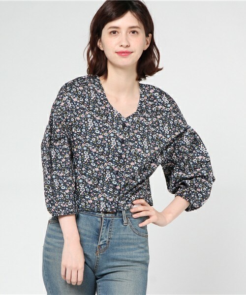 archives（アルシーヴ）の「8分袖バルーンスリーブブラウス（シャツ/ブラウス・レディース・オフホワイト/ネイビー/キャメル・MEDIUM）」の2枚目の写真