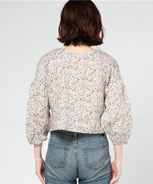 archives（アルシーヴ）の「8分袖バルーンスリーブブラウス（シャツ/ブラウス・レディース・オフホワイト/ネイビー/キャメル・MEDIUM）」の6枚目の写真