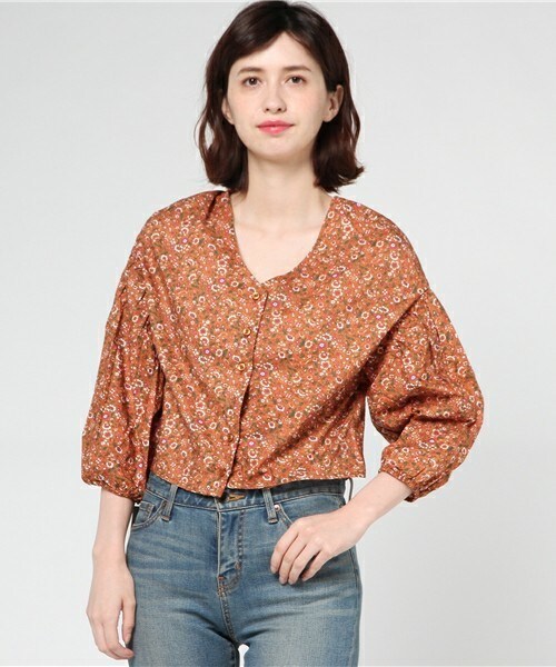 archives（アルシーヴ）の「8分袖バルーンスリーブブラウス（シャツ/ブラウス・レディース・オフホワイト/ネイビー/キャメル・MEDIUM）」の3枚目の写真