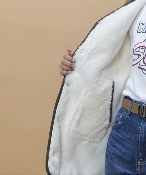 archives（アルシーヴ）の「中綿キルトボアリバーシブルコート（ミリタリージャケット・レディース・ブラック/カーキ・MEDIUM）」の6枚目の写真