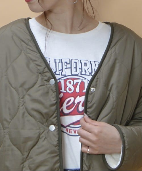 archives（アルシーヴ）の「中綿キルトボアリバーシブルコート（ミリタリージャケット・レディース・ブラック/カーキ・MEDIUM）」の5枚目の写真