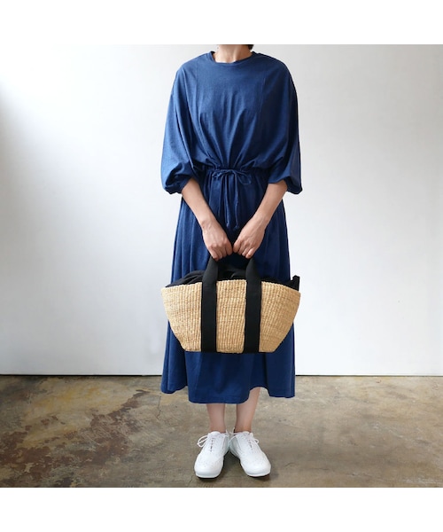 UNIVERSAL TISSU（ユニヴァーサルティシュ）の「UNIVERSAL TISSU ユニヴァーサルティシュ ソフト天竺ウエストギャザーワンピース（ワンピース・レディース・その他）」の2枚目の写真