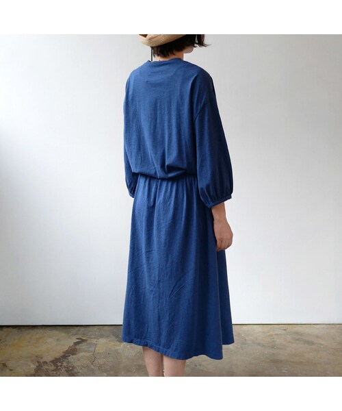 UNIVERSAL TISSU（ユニヴァーサルティシュ）の「UNIVERSAL TISSU ユニヴァーサルティシュ ソフト天竺ウエストギャザーワンピース（ワンピース・レディース・その他）」の5枚目の写真