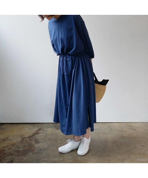 UNIVERSAL TISSU（ユニヴァーサルティシュ）の「UNIVERSAL TISSU ユニヴァーサルティシュ ソフト天竺ウエストギャザーワンピース（ワンピース・レディース・その他）」の3枚目の写真