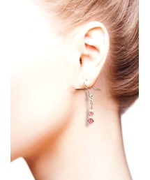 H&M（エイチ・アンド・エム）の「スワロビーズイヤリング ピンク