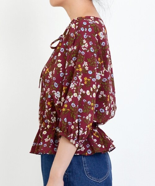 MAJESTIC LEGON（マジェスティックレゴン）の「【amelier】カシュクール風花柄ブラウス（トップス・レディース・ワイン柄/イエロー柄/ブラック柄・Free）」の5枚目の写真