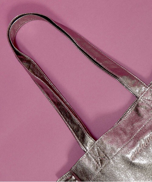 archives（アルシーヴ）の「グリッターフリルエコショルダー（ショルダーバッグ・レディース・ブラック/ピンク/シルバー・MEDIUM）」の4枚目の写真