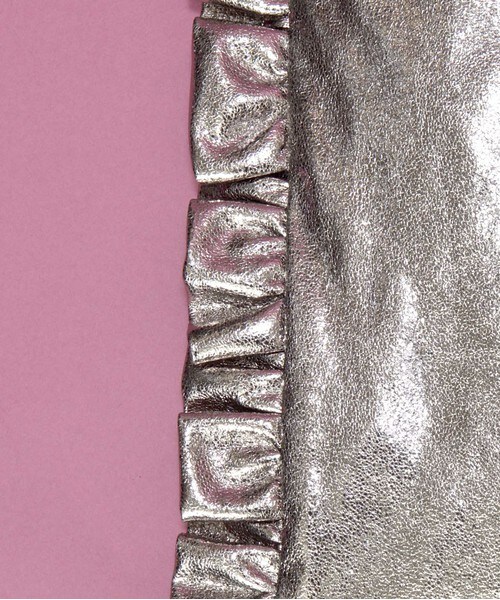 archives（アルシーヴ）の「グリッターフリルエコショルダー（ショルダーバッグ・レディース・ブラック/ピンク/シルバー・MEDIUM）」の5枚目の写真