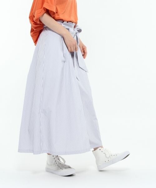 LAKOLE（ラコレ）の「リボンベルト付きTCストライプスカート（スカート・グレー()/サックス()/ネイビー()）」の4枚目の写真