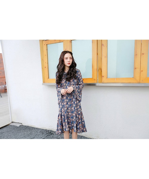 No Brand ノーブランド の 定価80円jt Onep4 96 ワンピース ワンピ ドレス レディース ボタニカル柄 細身シルエット フレアスリーブ ミモレ丈 ワンピース Wear