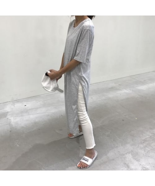 copine（コピン）の「スリット入りシンプルTシャツワンピース/ロングTシャツ（3color）【クリックポスト対象商品】（Tシャツ/カットソー・レディース・その他）」の2枚目の写真