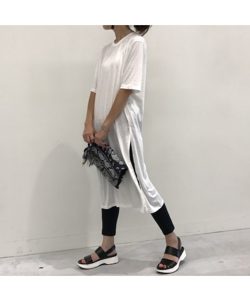 copine（コピン）の「スリット入りシンプルTシャツワンピース/ロングTシャツ（3color）【クリックポスト対象商品】（Tシャツ/カットソー・レディース・その他）」の5枚目の写真