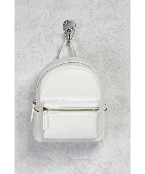 FOREVER 21（フォーエバー トゥエンティーワン）の「FOREVER 21+ Faux Leather Backpack（バックパック/リュック・レディース・Black/Brown/White・ONE SIZE）」の2枚目の写真