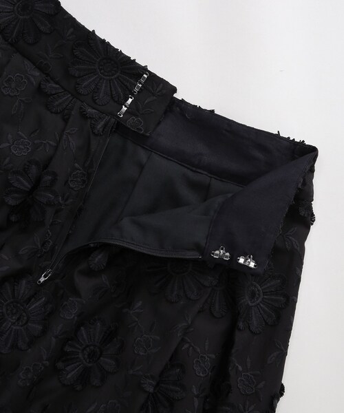 HARDY NOIR（アルディーノアール）の「メンローンエンブロイダリレース 