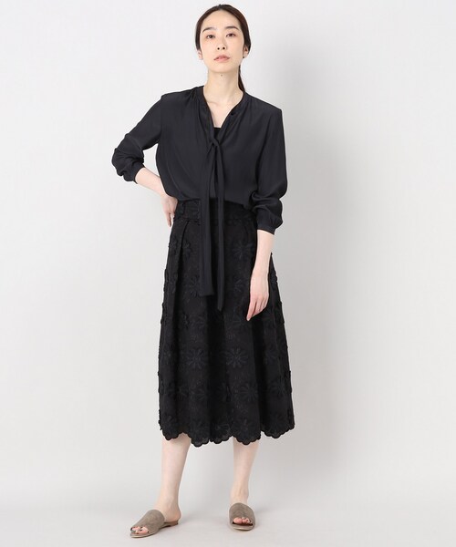 HARDY NOIR（アルディーノアール）の「メンローンエンブロイダリレース 