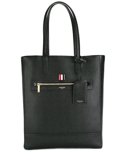 【芸能人着用アイテム, 人気商品】Thom Browne トート バッグ THOM BROWNE（トムブラウン）の「Thom Browne - フロントジップ