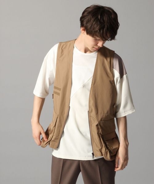 HARE（ハレ）の「ZIPベスト（トップス・ブラック/カーキ）」の2枚目の写真