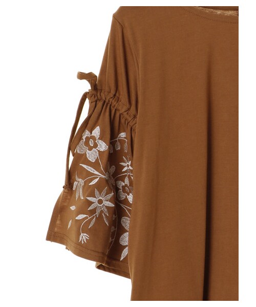 Green Parks(グリーンパークス)の「RAY CASSIN FAVORI ・RAY キャンディースリーブ刺繍7分袖プルオーバー(トップス・オフホワイト/ブラック/ボルドー/キャメル・F)」の6枚目の写真