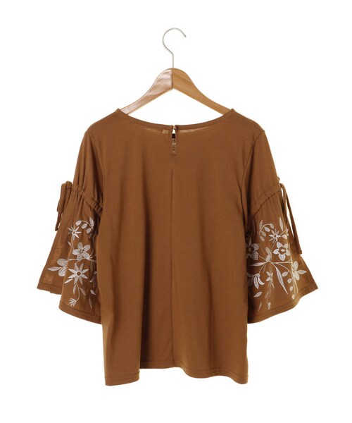 Green Parks(グリーンパークス)の「RAY CASSIN FAVORI ・RAY キャンディースリーブ刺繍7分袖プルオーバー(トップス・オフホワイト/ブラック/ボルドー/キャメル・F)」の4枚目の写真