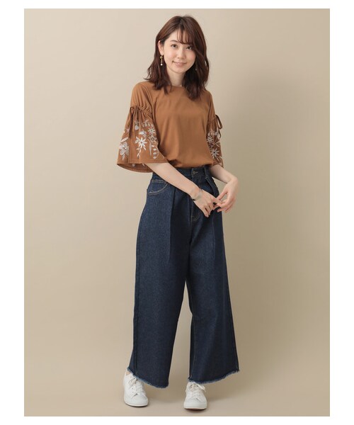 Green Parks(グリーンパークス)の「RAY CASSIN FAVORI ・RAY キャンディースリーブ刺繍7分袖プルオーバー(トップス・オフホワイト/ブラック/ボルドー/キャメル・F)」の2枚目の写真