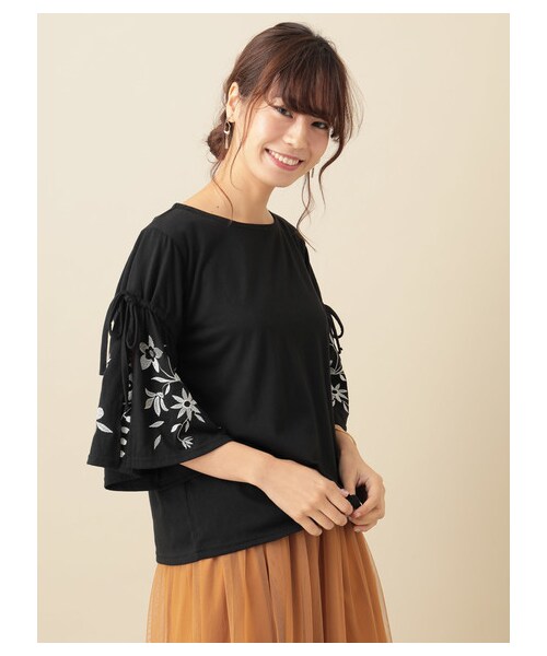 Green Parks(グリーンパークス)の「RAY CASSIN FAVORI ・RAY キャンディースリーブ刺繍7分袖プルオーバー(トップス・オフホワイト/ブラック/ボルドー/キャメル・F)」の1枚目の写真