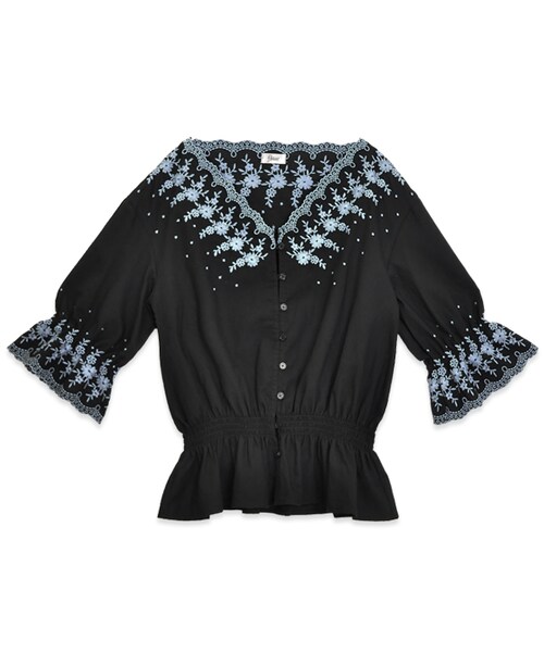 flower（フラワー）の「scallop EMB blouse ～ｽｶﾗｯﾌﾟｴﾝﾌﾞﾛｲﾀﾞﾘｰﾌﾞﾗｳｽ（シャツ/ブラウス・レディース・white/black/blue・FREE）」の2枚目の写真