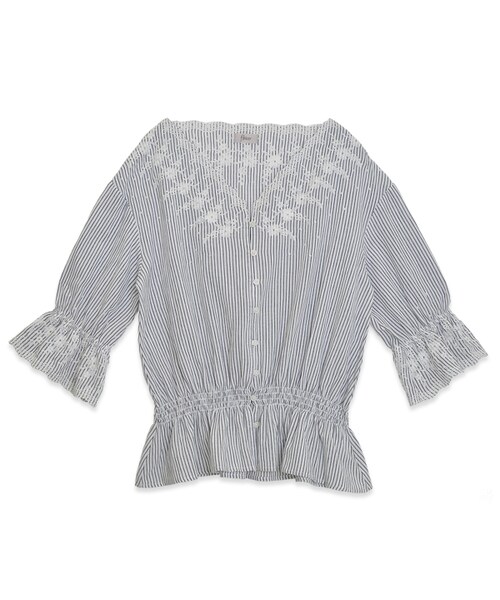 flower（フラワー）の「scallop EMB blouse ～ｽｶﾗｯﾌﾟｴﾝﾌﾞﾛｲﾀﾞﾘｰﾌﾞﾗｳｽ（シャツ/ブラウス・レディース・white/black/blue・FREE）」の3枚目の写真